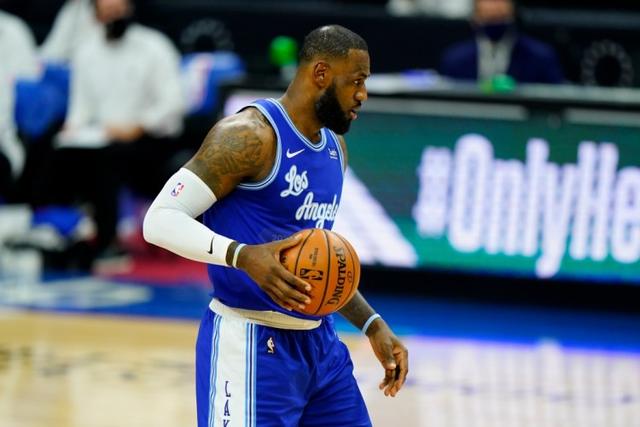 冯莱重返上海男篮 与费雷尔成新赛季外援搭档