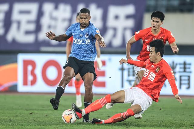 西甲-贝林厄姆破门 皇马3-0提前4轮加冕冠军