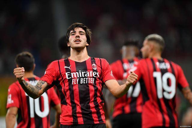 阿劳霍抵达巴萨总部即将续约 新合同2031年到期